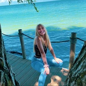 Meet your Posher, Eve